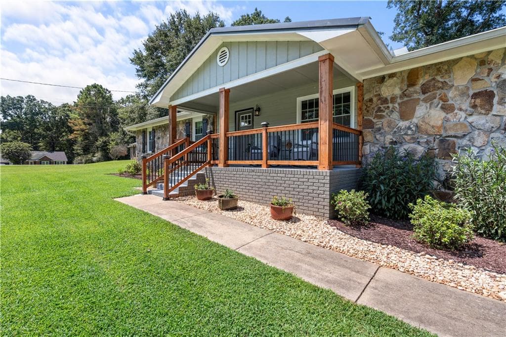 3 bedroom, 2 bathroom, 1,677 sq ft single family residence under contract at 23 Oakwood Drive, Cedartown, GA 30125 — photo 4