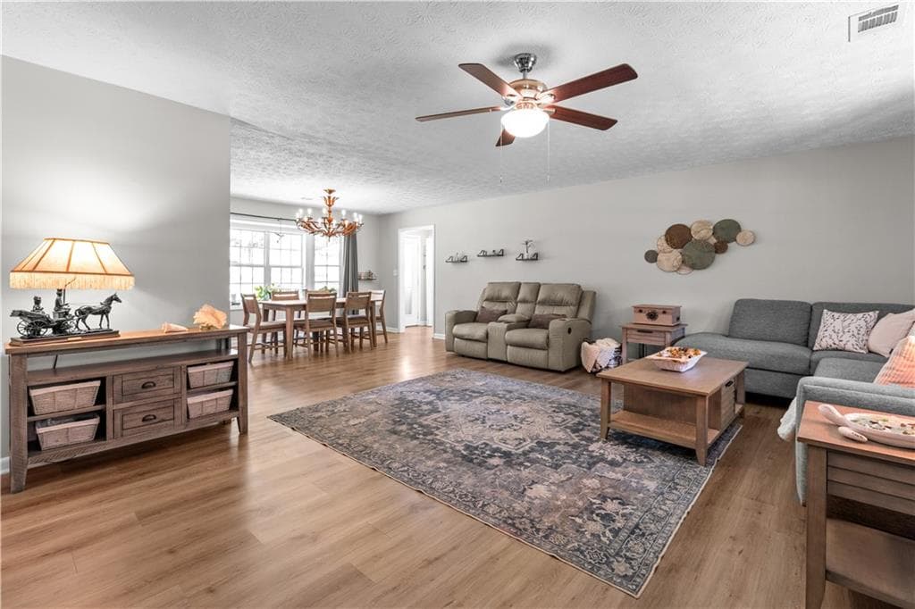 3 bedroom, 2 bathroom, 1,677 sq ft single family residence under contract at 23 Oakwood Drive, Cedartown, GA 30125 — photo 7