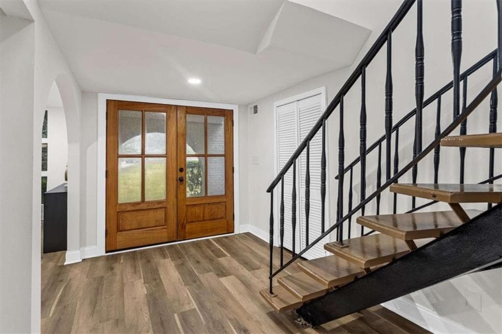 4 bedroom, 3 bathroom, 3,161 sq ft single family residence for sale at 4531 Riverwood Cir, Decatur, GA 30035 — photo 3