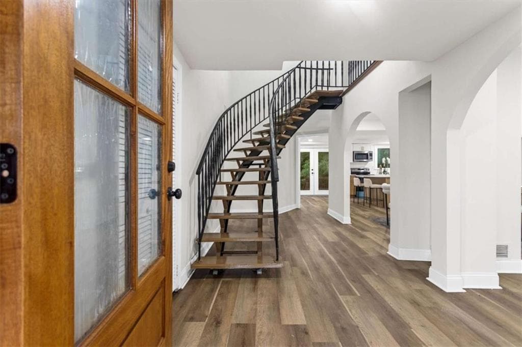4 bedroom, 3 bathroom, 3,161 sq ft single family residence for sale at 4531 Riverwood Cir, Decatur, GA 30035 — photo 4
