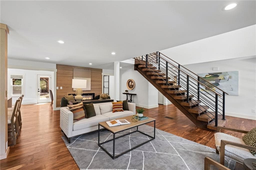5 bedroom, 4 bathroom, 3,172 sq ft single family residence under contract at 2533 Sunset Drive, Atlanta, GA 30345 — photo 7