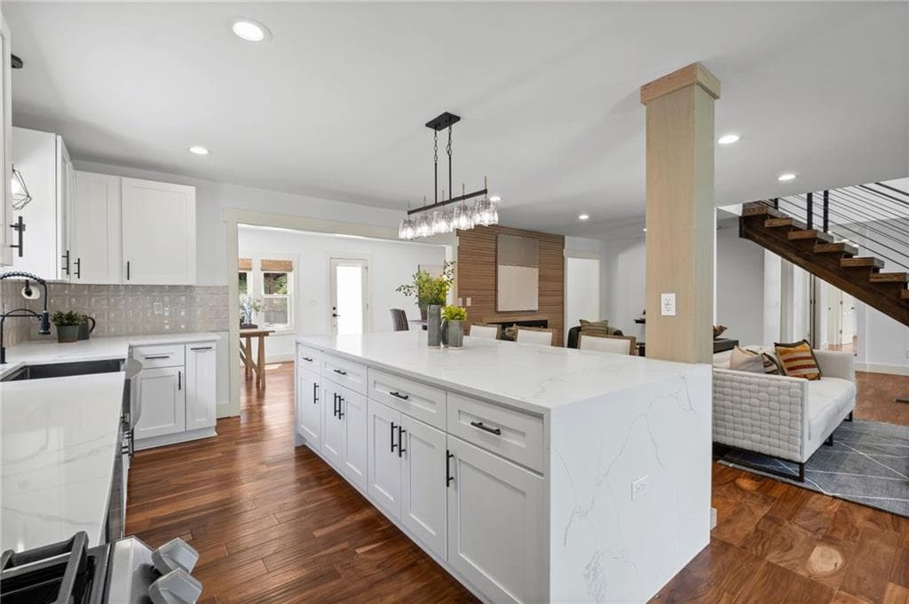 5 bedroom, 4 bathroom, 3,172 sq ft single family residence under contract at 2533 Sunset Drive, Atlanta, GA 30345 — photo 9