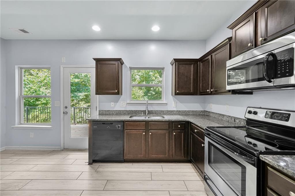 3 bedroom, 3 bathroom, 2,112 sq ft single family residence for sale at 828 Pine Lane, Lawrenceville, GA 30043 — photo 10