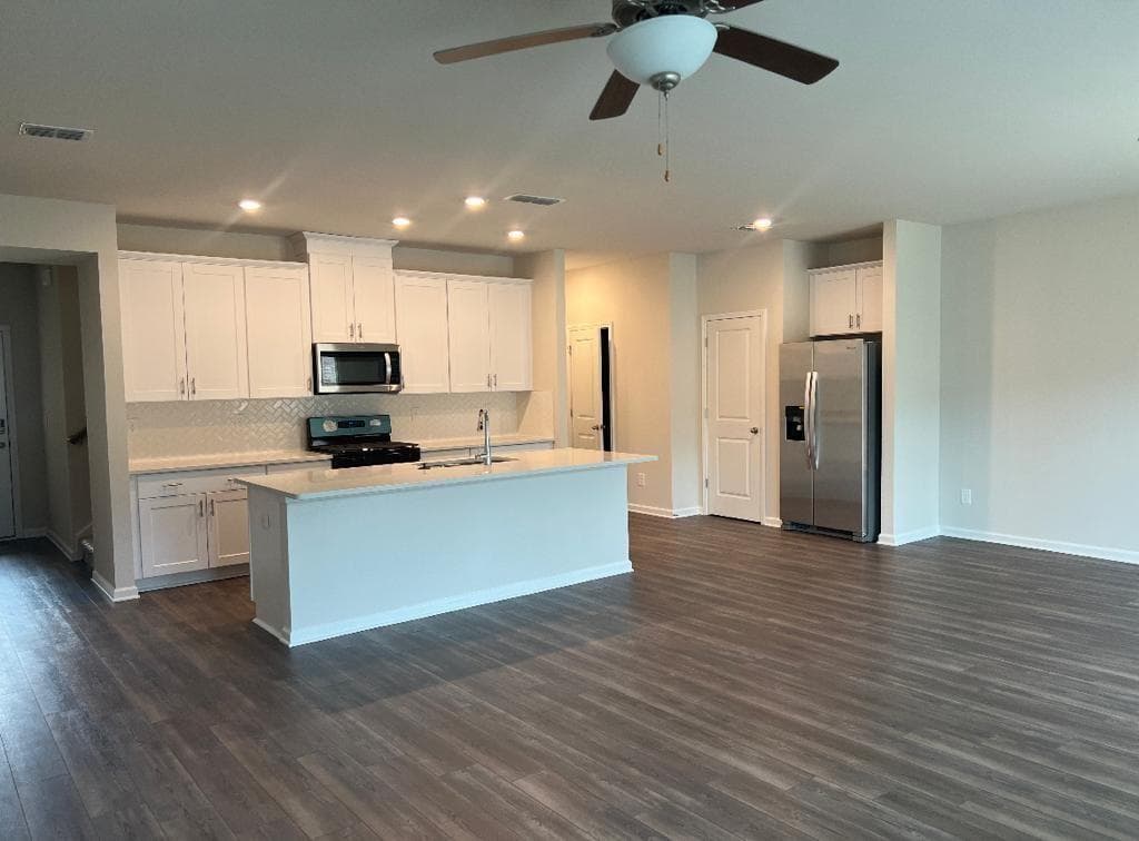 3 bedroom, 3 bathroom, 2,042 sq ft townhouse for sale at 950 Sunny Lake Drive, Lawrenceville, GA 30043 — photo 7