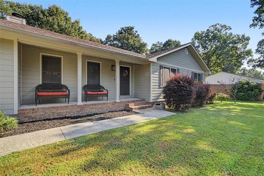 4 bedroom, 3 bathroom, 2,190 sq ft single family residence for sale at 26 Gray Rock Drive, Rome, GA 30165 — photo 3