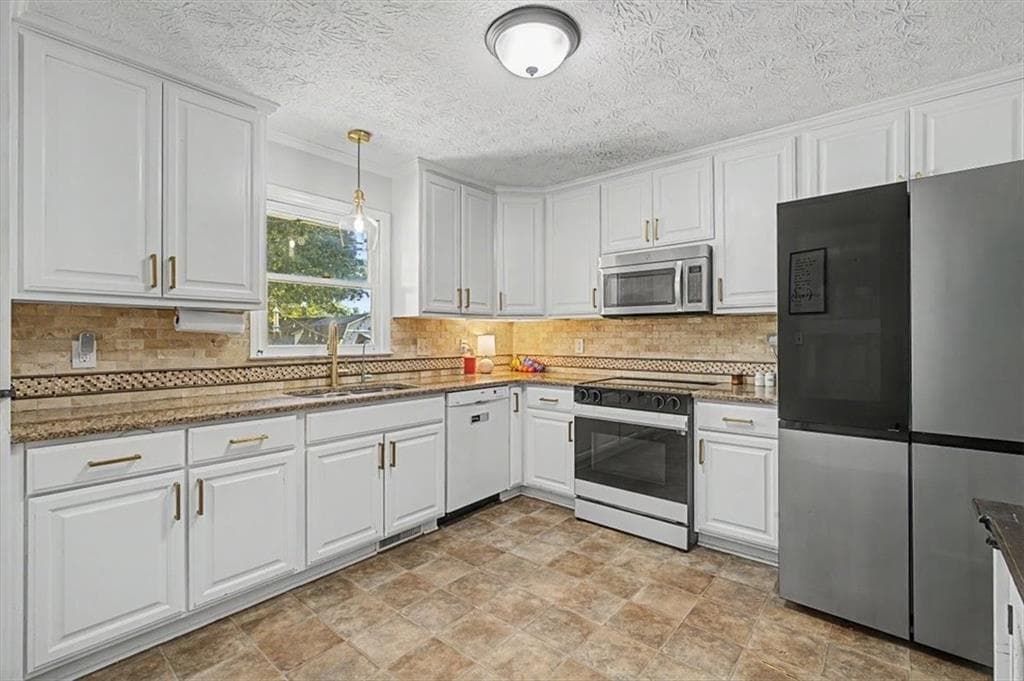 4 bedroom, 3 bathroom, 2,190 sq ft single family residence for sale at 26 Gray Rock Drive, Rome, GA 30165 — photo 10