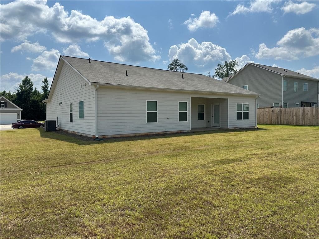 3 bedroom, 3 bathroom, 2,200 sq ft single family residence for sale at 121 CREEK Road, Eatonton, GA 31024 — photo 2