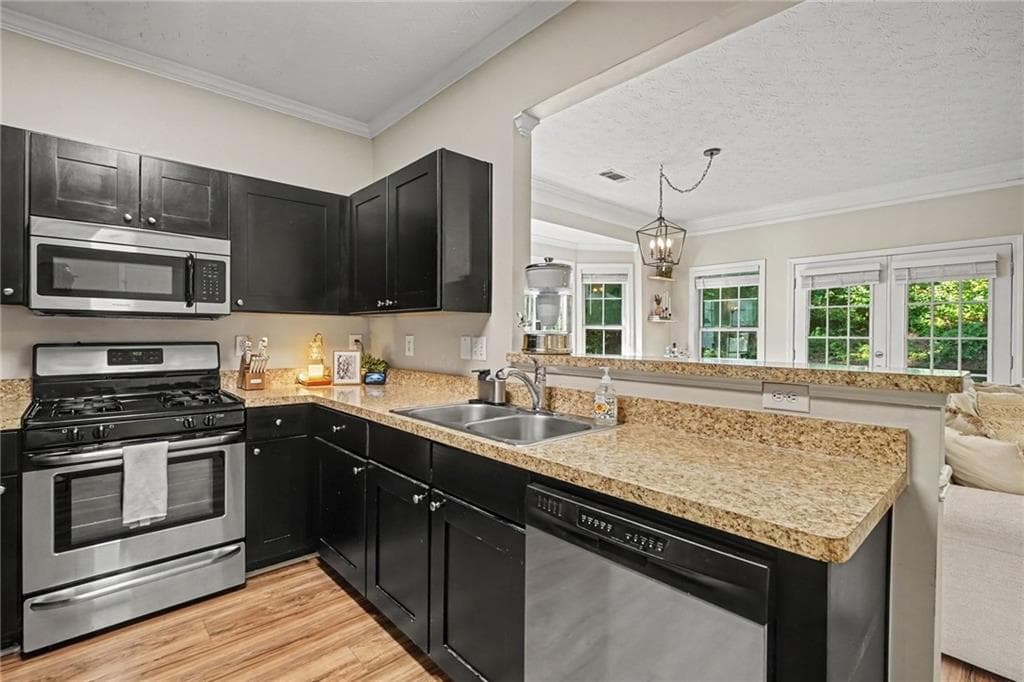 2 bedroom, 3 bathroom, 1,422 sq ft townhouse under contract at 300 Timber Gate Court, Lawrenceville, GA 30045 — photo 7