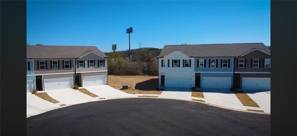 3 bedroom, 3 bathroom, 1,664 sq ft townhouse for rent at 118 Brexley Drive, Calhoun, GA 30701 for $1,650 a month — photo 1 of 11
