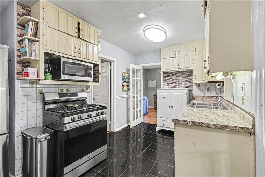 3 bedroom, 3 bathroom, 1,880 sq ft single family residence for sale at 1638 Flintwood Drive, Atlanta, GA 30316 — photo 3