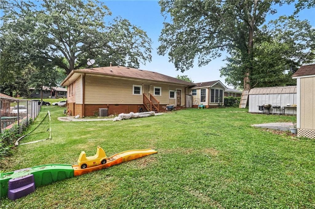 3 bedroom, 3 bathroom, 1,880 sq ft single family residence for sale at 1638 Flintwood Drive, Atlanta, GA 30316 — photo 6