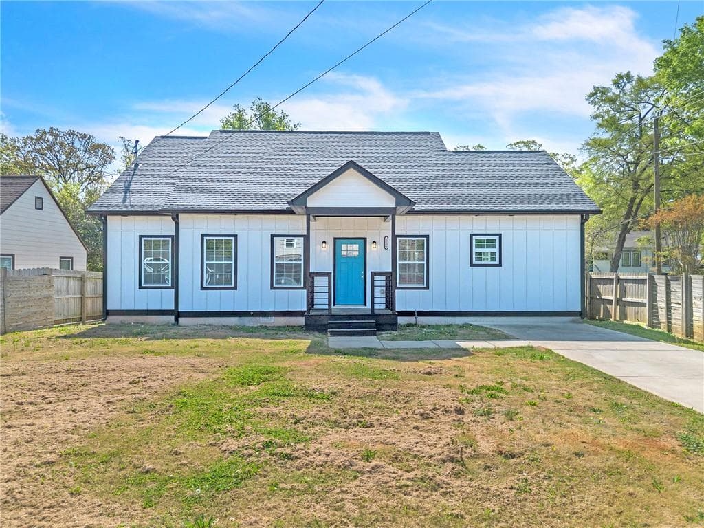 3 bedroom, 2 bathroom, 2,346 sq ft single family residence under contract at 1136 Oak Knoll Terrace, Atlanta, GA 30315