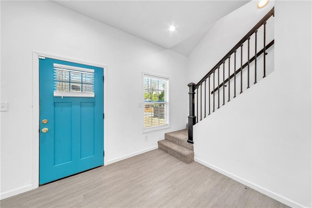 3 bedroom, 2 bathroom, 2,346 sq ft single family residence under contract at 1136 Oak Knoll Terrace, Atlanta, GA 30315 — photo 2
