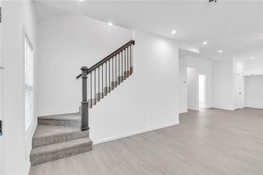 3 bedroom, 2 bathroom, 2,346 sq ft single family residence under contract at 1136 Oak Knoll Terrace, Atlanta, GA 30315 — photo 3