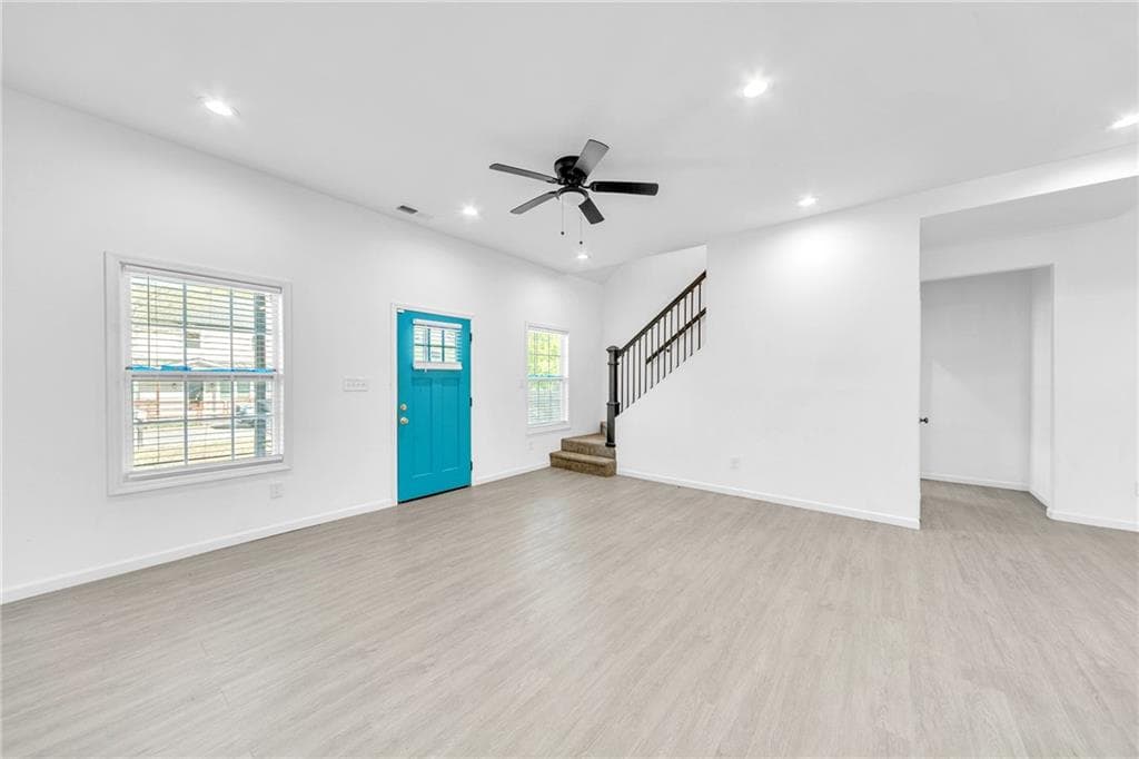3 bedroom, 2 bathroom, 2,346 sq ft single family residence under contract at 1136 Oak Knoll Terrace, Atlanta, GA 30315 — photo 4