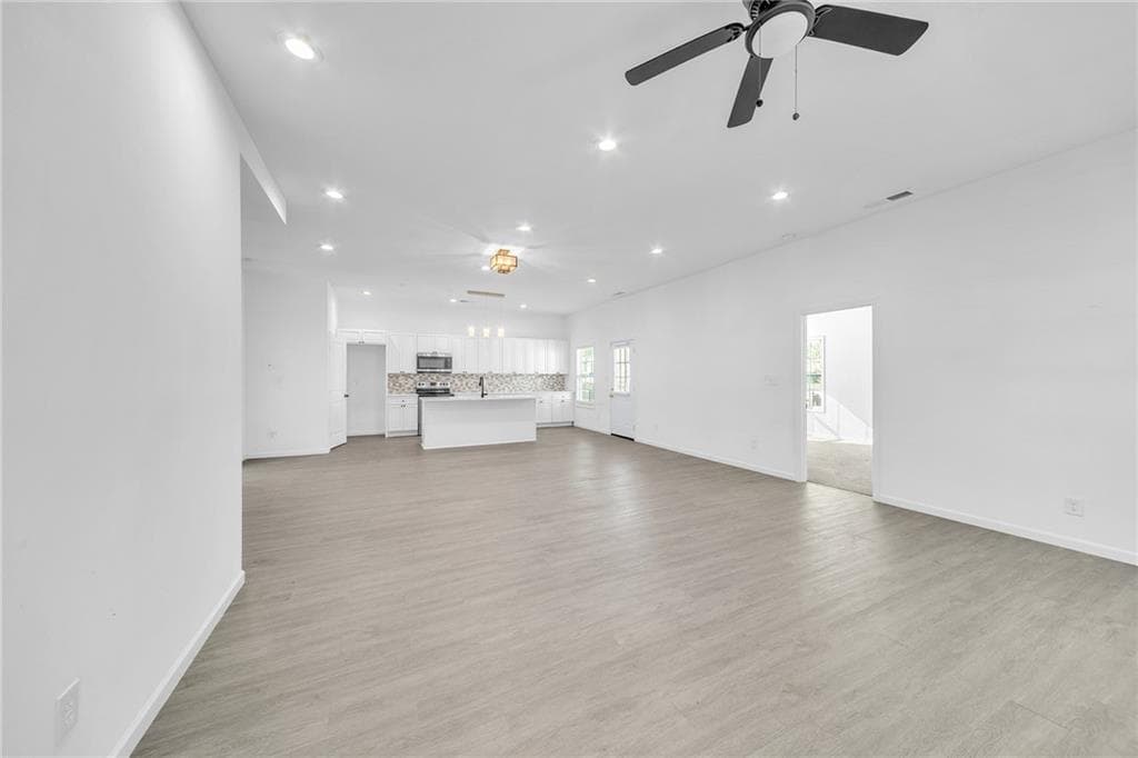 3 bedroom, 2 bathroom, 2,346 sq ft single family residence under contract at 1136 Oak Knoll Terrace, Atlanta, GA 30315 — photo 6