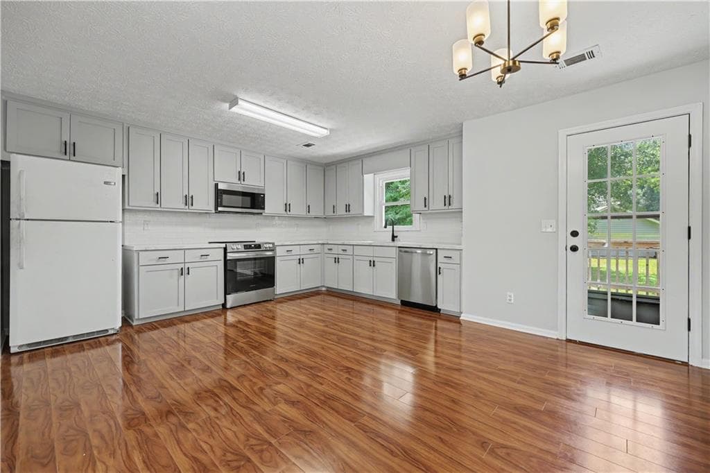 3 bedroom, 2 bathroom, 1,296 sq ft single family residence for sale at 1312 Smokerise Lane, Auburn, GA 30011 — photo 4