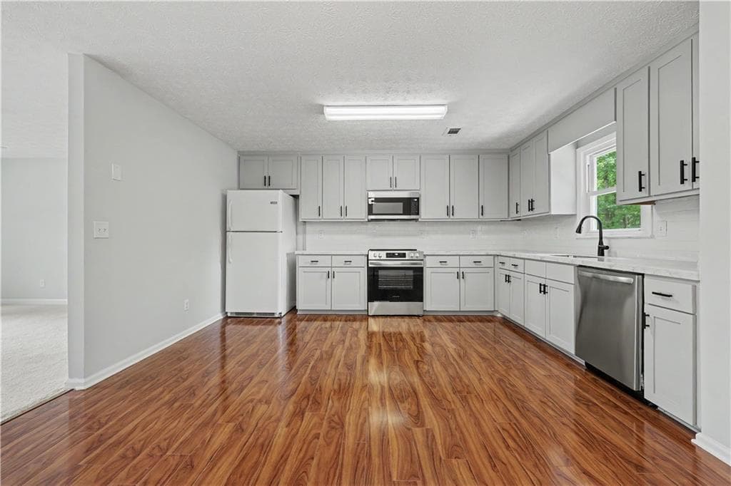 3 bedroom, 2 bathroom, 1,296 sq ft single family residence for sale at 1312 Smokerise Lane, Auburn, GA 30011 — photo 6