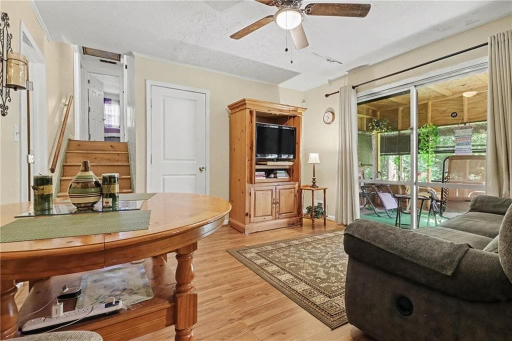 3 bedroom, 3 bathroom, 1,551 sq ft single family residence for sale at 3960 Emerald North Drive, Decatur, GA 30035 — photo 2