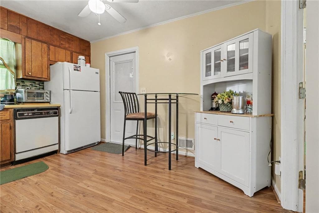 3 bedroom, 3 bathroom, 1,551 sq ft single family residence for sale at 3960 Emerald North Drive, Decatur, GA 30035 — photo 3