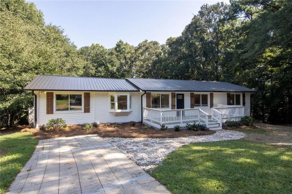 3 bedroom, 3 bathroom, 1,650 sq ft single family residence under contract at 930 Honeysuckle Trail, Winder, GA 30680 — photo 2