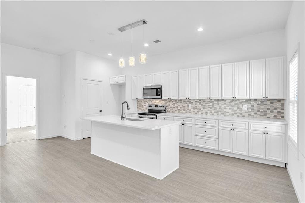 3 bedroom, 2 bathroom, 2,346 sq ft single family residence under contract at 1136 Oak Knoll Terrace, Atlanta, GA 30315 — photo 10