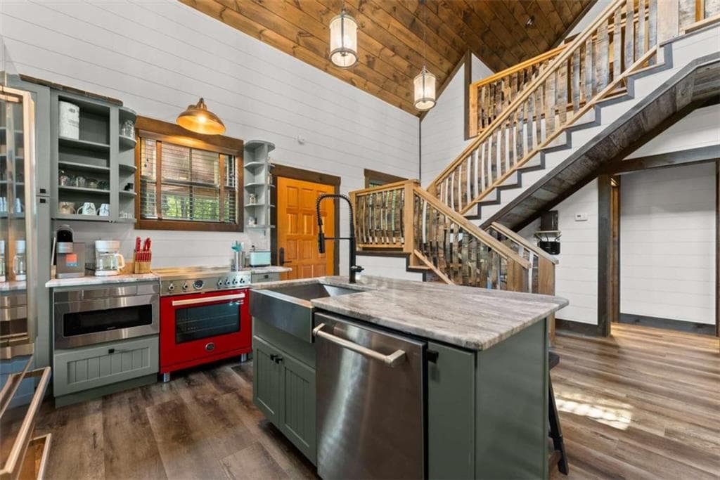 3 bedroom, 6 bathroom single family residence for sale at 4061 Historic Old Highway 441, Clarkesville, GA 30523 — photo 9