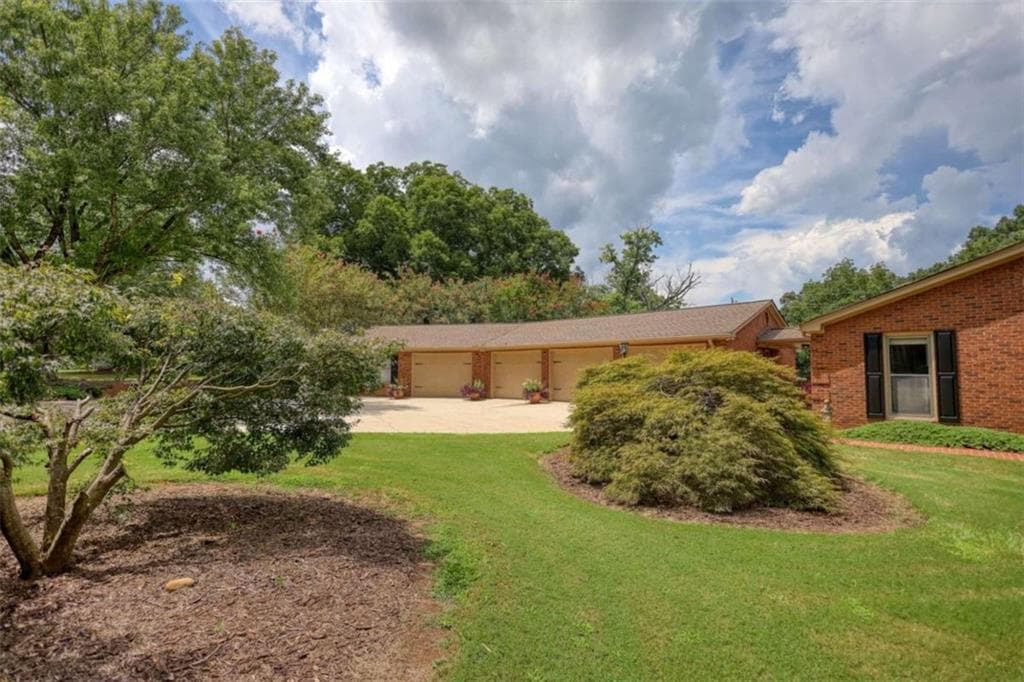 5 bedroom, 4 bathroom, 3,996 sq ft single family residence for sale at 3331 Highway 213, Mansfield, GA 30055 — photo 4