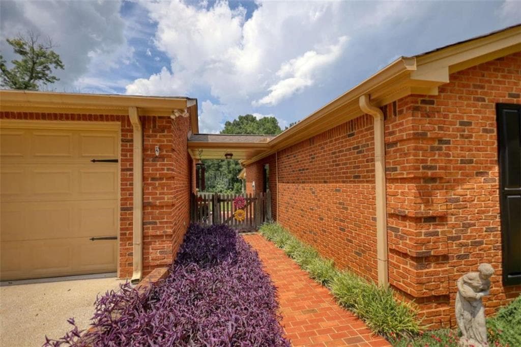 5 bedroom, 4 bathroom, 3,996 sq ft single family residence for sale at 3331 Highway 213, Mansfield, GA 30055 — photo 9