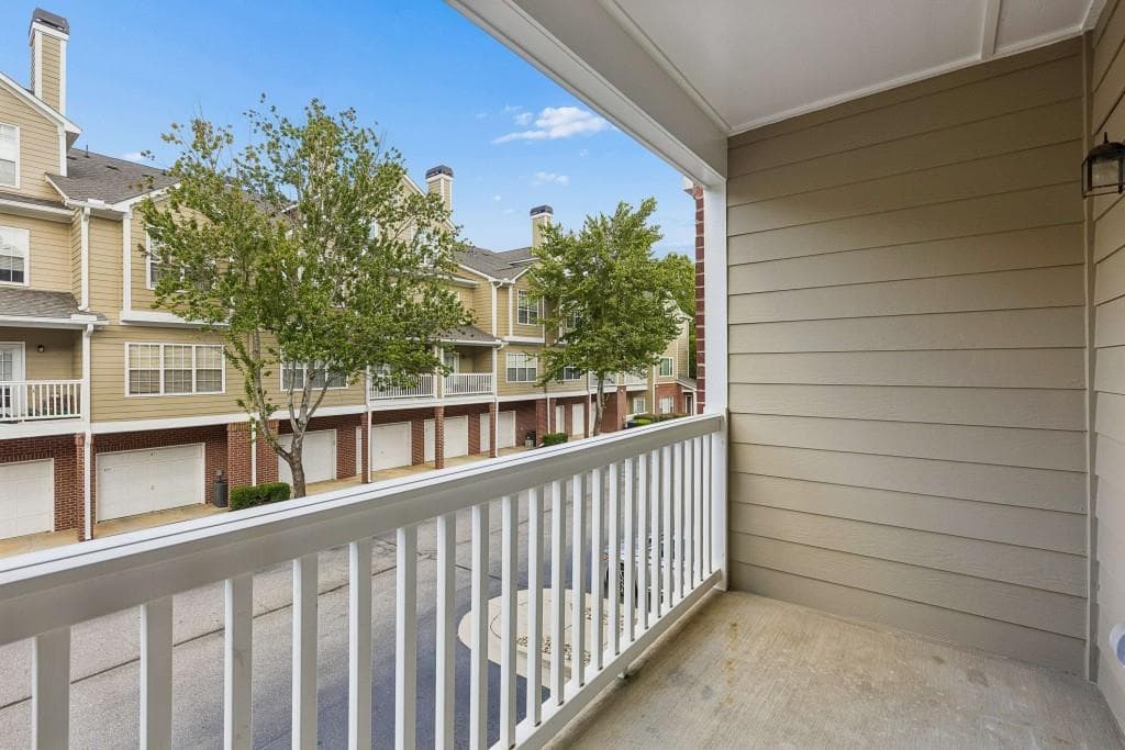 3 bedroom, 3 bathroom, 1,780 sq ft condominium for sale at 1112 Woodland Lane, Alpharetta, GA 30009 — photo 4