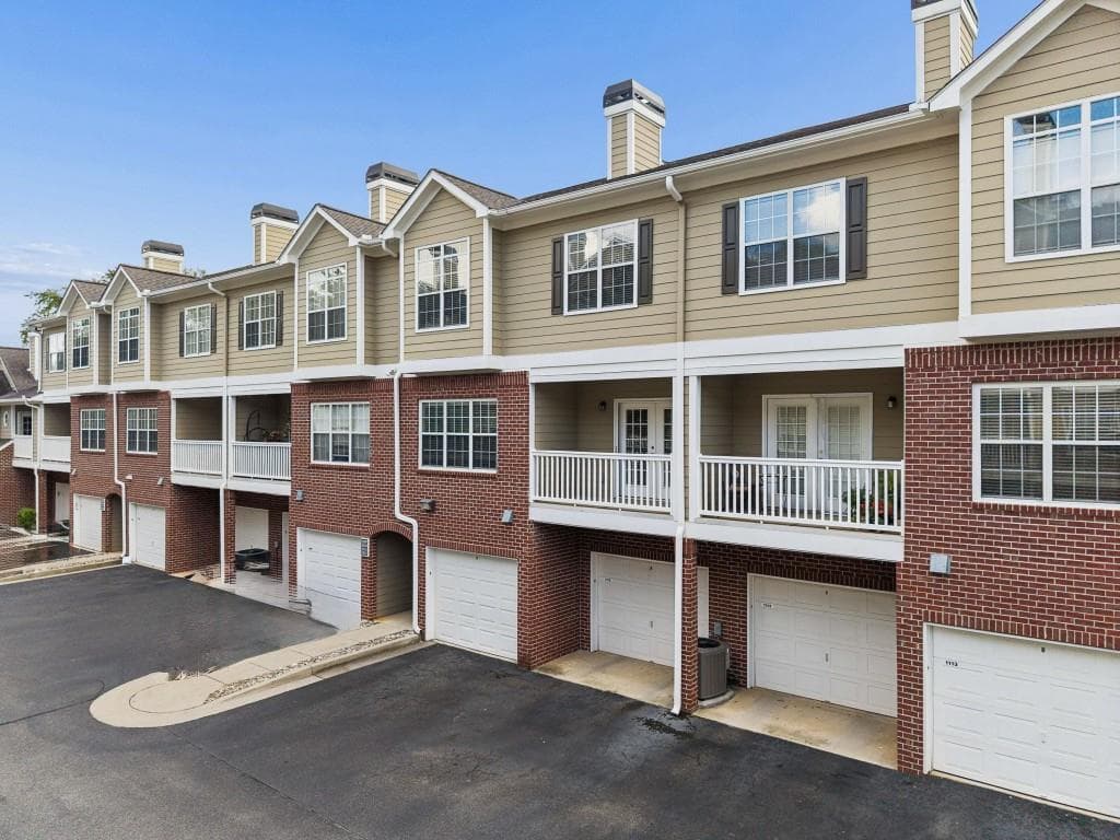 3 bedroom, 3 bathroom, 1,780 sq ft condominium for sale at 1112 Woodland Lane, Alpharetta, GA 30009 — photo 5