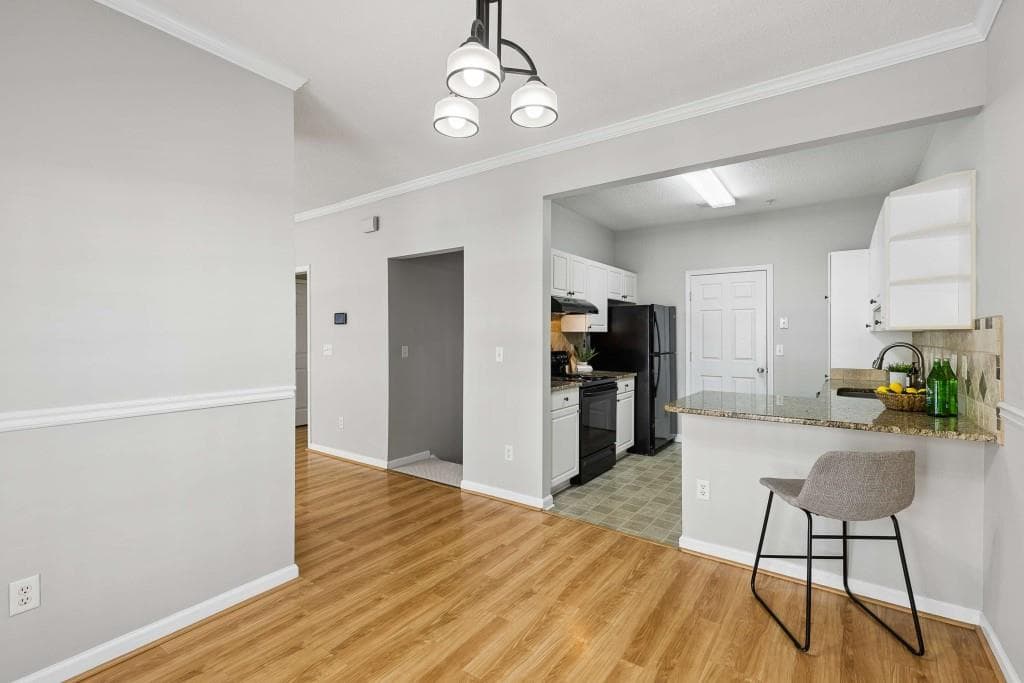 3 bedroom, 3 bathroom, 1,780 sq ft condominium for sale at 1112 Woodland Lane, Alpharetta, GA 30009 — photo 7
