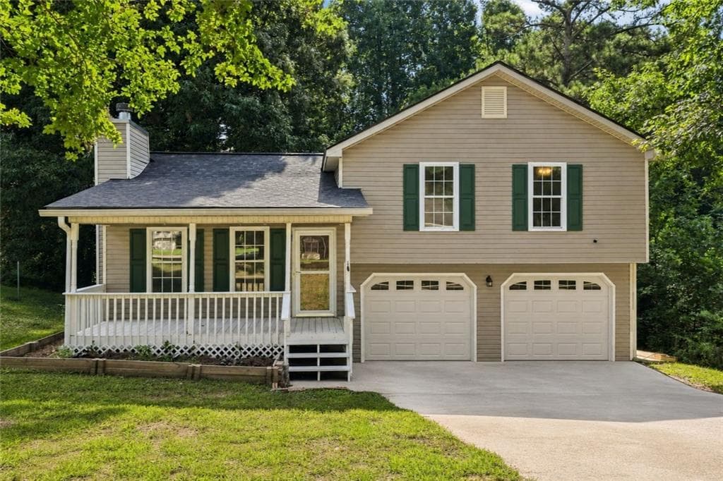 3 bedroom, 2 bathroom, 1,140 sq ft single family residence for sale at 3949 Edgebrook Drive, Flowery Branch, GA 30542 — photo 1 of 14