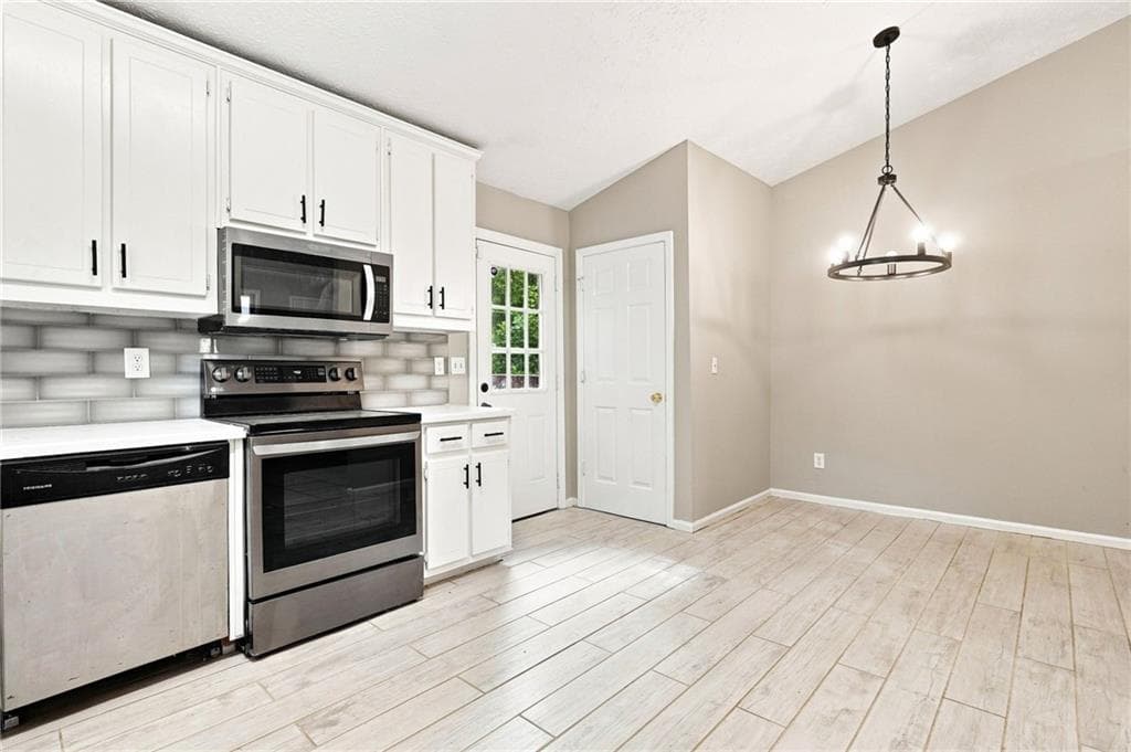 3 bedroom, 2 bathroom, 1,140 sq ft single family residence for sale at 3949 Edgebrook Drive, Flowery Branch, GA 30542 — photo 2