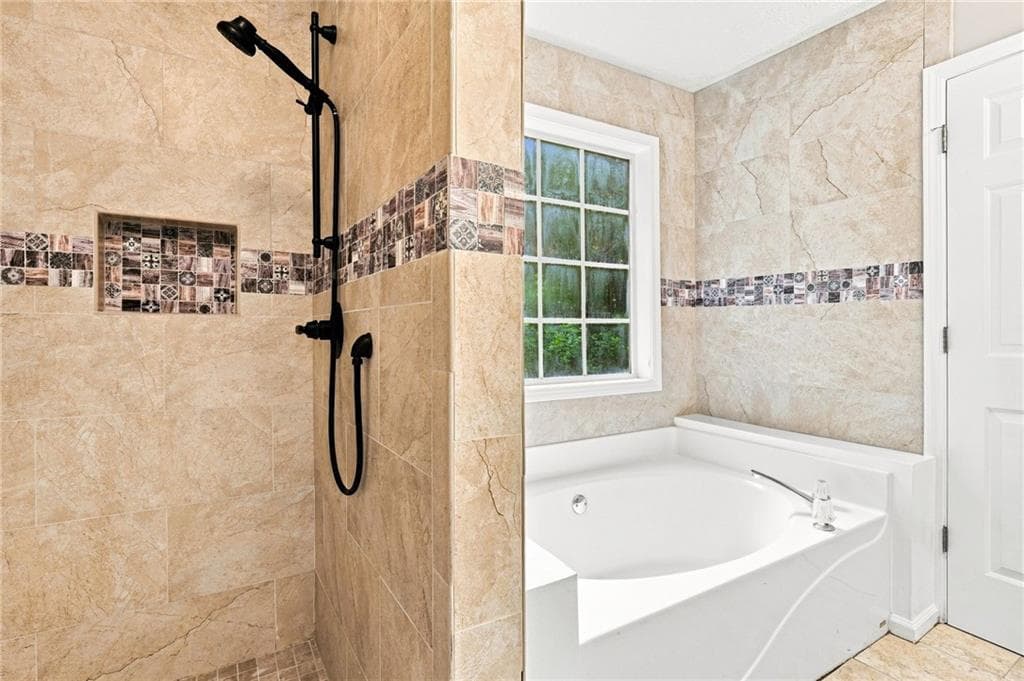 3 bedroom, 2 bathroom, 1,140 sq ft single family residence for sale at 3949 Edgebrook Drive, Flowery Branch, GA 30542 — photo 8