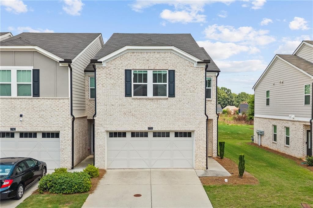 3 bedroom, 3 bathroom, 1,888 sq ft townhouse for sale at 1752 Villageside Court, Lawrenceville, GA 30043 — photo 2