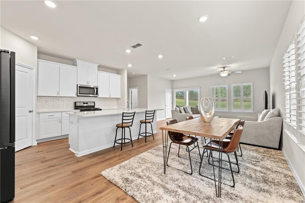 3 bedroom, 3 bathroom, 1,888 sq ft townhouse for sale at 1752 Villageside Court, Lawrenceville, GA 30043 — photo 3