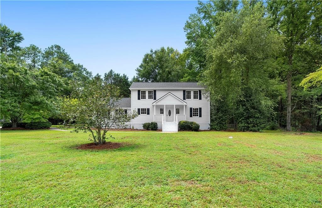 4 bedroom, 2 bathroom, 2,008 sq ft single family residence for sale at 65 Heritage Circle, Mcdonough, GA 30253 — photo 2