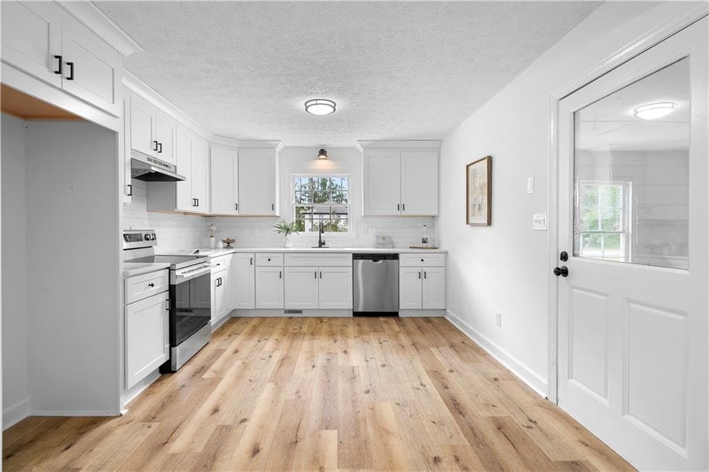 4 bedroom, 2 bathroom, 2,008 sq ft single family residence for sale at 65 Heritage Circle, Mcdonough, GA 30253 — photo 9