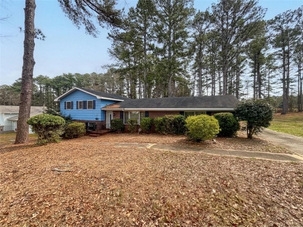 3 bedroom, 2 bathroom, 1,652 sq ft single family residence for sale at 279 Timberland Trail, Riverdale, GA 30274