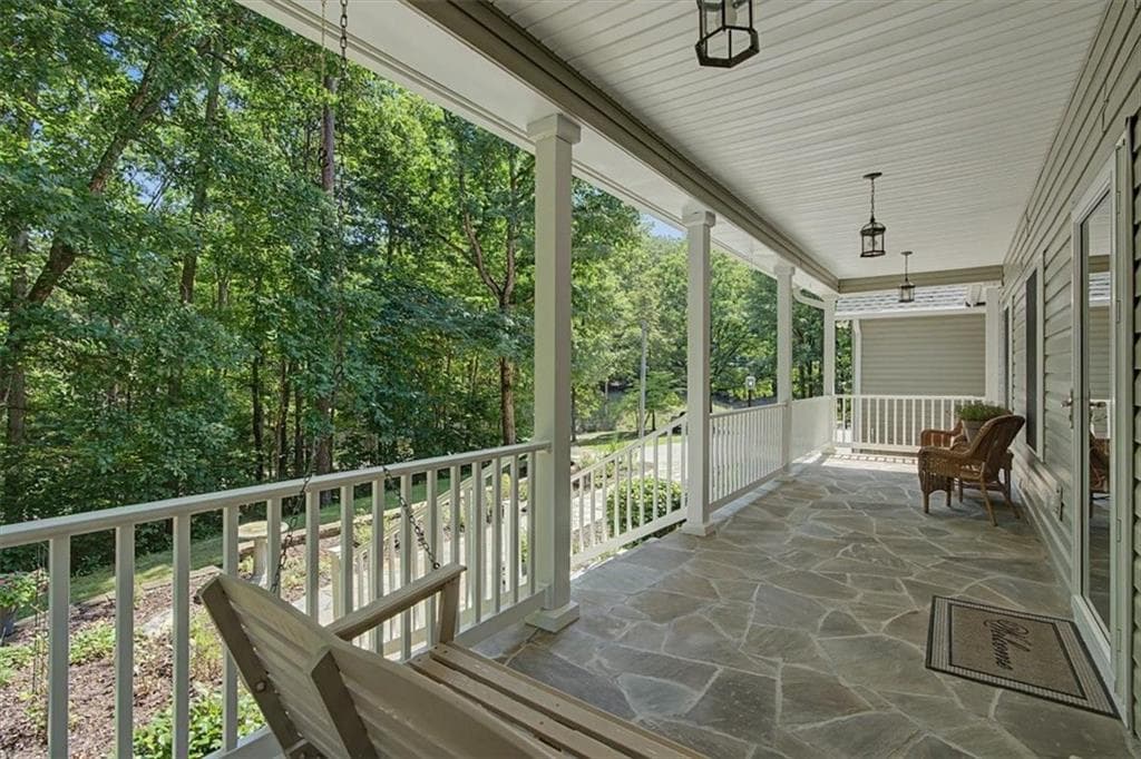 4 bedroom, 3 bathroom, 3,534 sq ft single family residence under contract at 1141 Buttermilk Road, Cave Spring, GA 30124 — photo 2