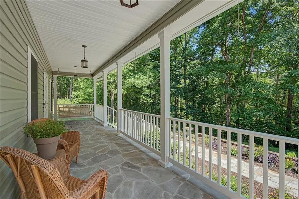 4 bedroom, 3 bathroom, 3,534 sq ft single family residence under contract at 1141 Buttermilk Road, Cave Spring, GA 30124 — photo 3