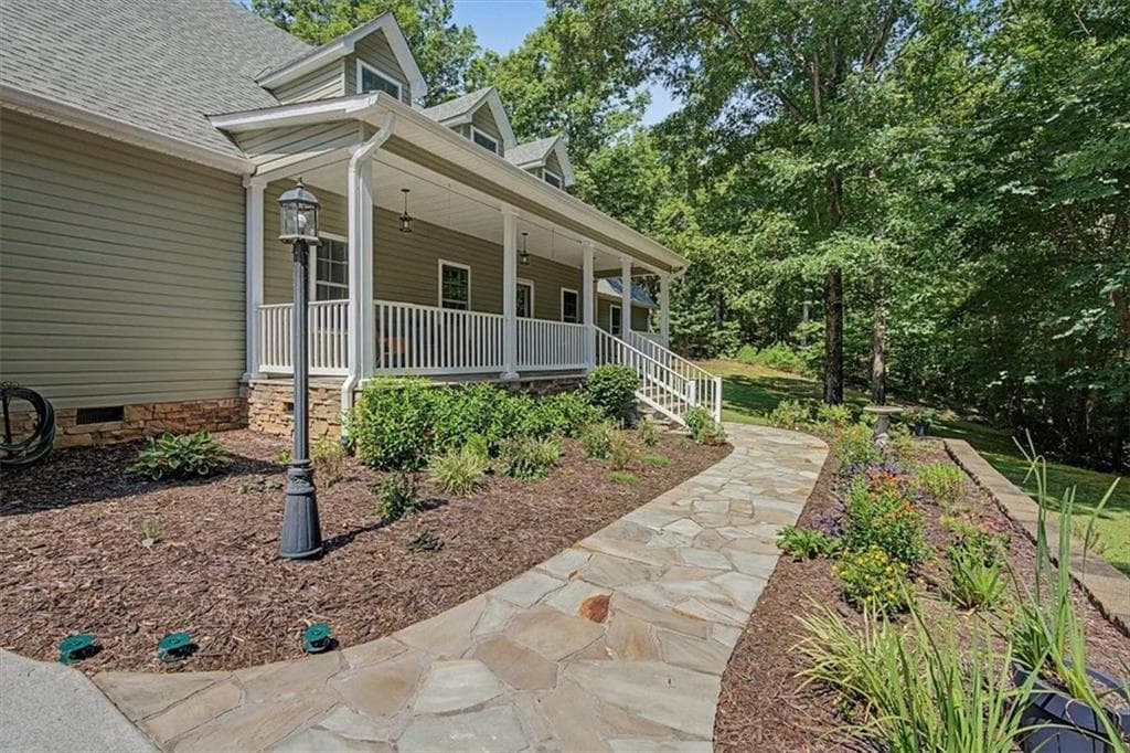 4 bedroom, 3 bathroom, 3,534 sq ft single family residence under contract at 1141 Buttermilk Road, Cave Spring, GA 30124 — photo 4