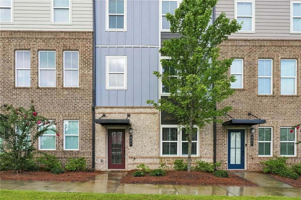 3 bedroom, 4 bathroom, 2,000 sq ft townhouse for sale at 331 Maltibie Drive, Acworth, GA 30102 — photo 1 of 30