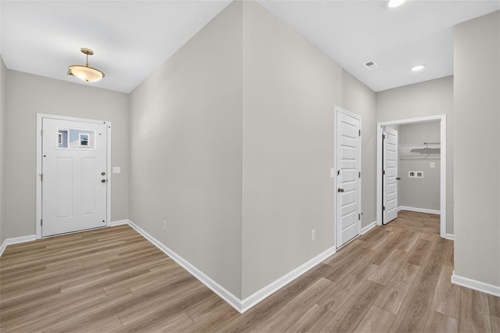 3 bedroom, 2 bathroom, 1,701 sq ft single family residence for sale at 103 Summerfield Place Drive, Carrollton, GA 30117 — photo 2