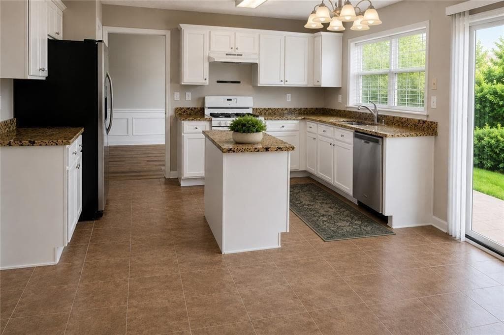 4 bedroom, 3 bathroom, 1,890 sq ft single family residence for rent at 355 Waddington Trail, Johns Creek, GA 30097 for $2,595 a month — photo 2