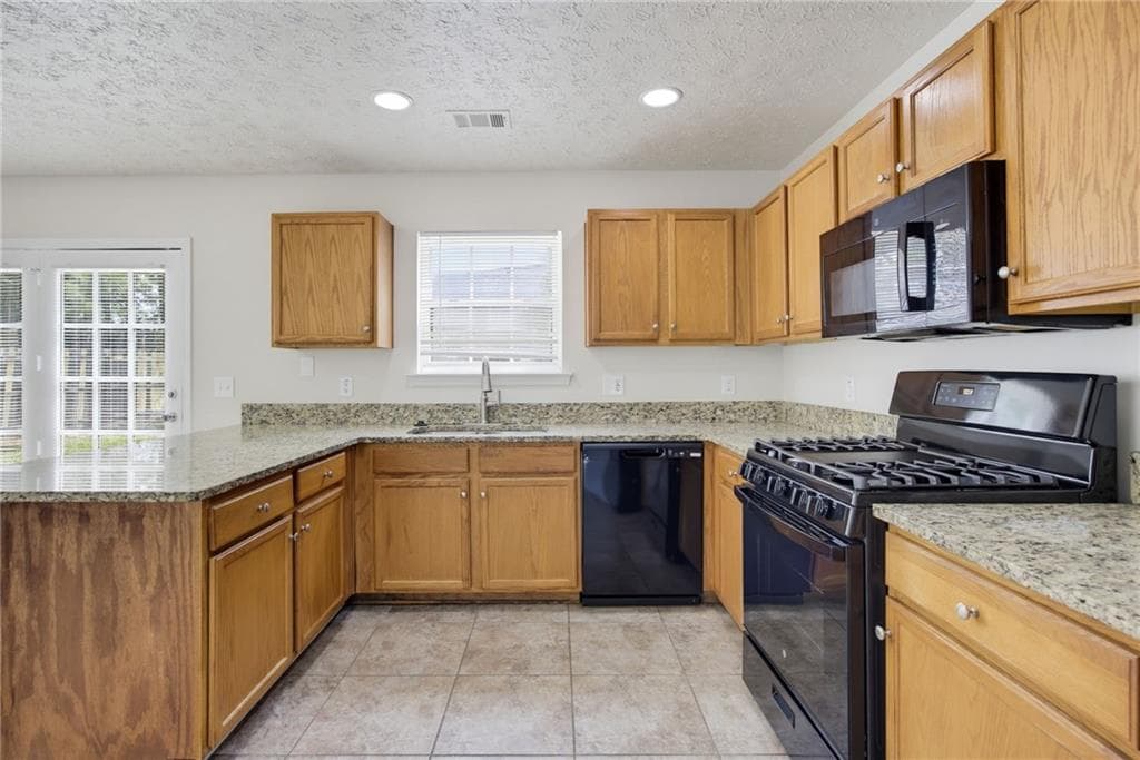 4 bedroom, 3 bathroom, 2,279 sq ft single family residence under contract at 1274 Matt Moore Court, Lithia Springs, GA 30122 — photo 5