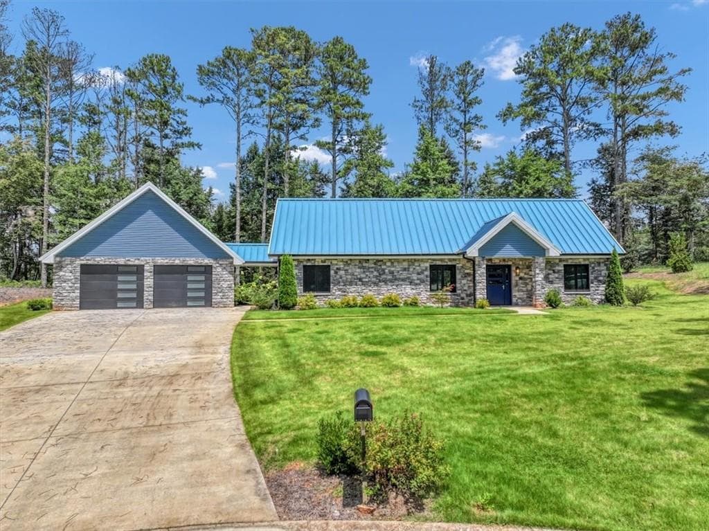 3 bedroom, 3 bathroom, 2,040 sq ft single family residence for sale at 40 Red Oak Circle, Buchanan, GA 30113 — photo 2