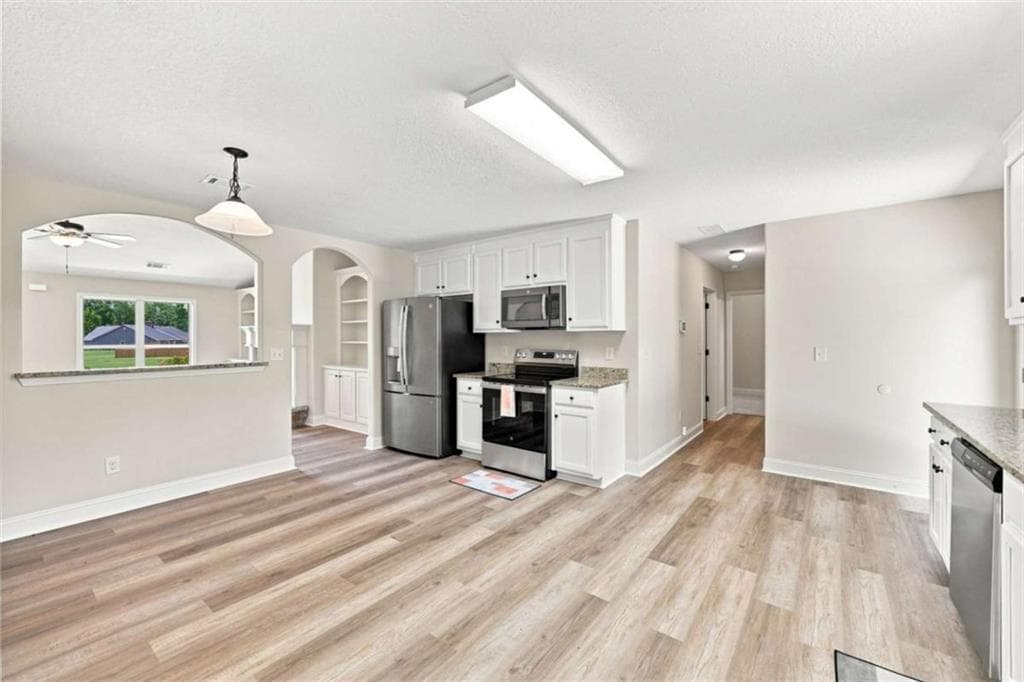 4 bedroom, 3 bathroom, 2,188 sq ft single family residence for sale at 482 Logans Way, Hoschton, GA 30548 — photo 10