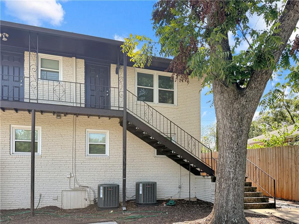 2 bedroom, 1 bathroom, 700 sq ft apartment for rent at 514 Clover Drive 4, Buford, GA 30518 for $1,500 a month — photo 2